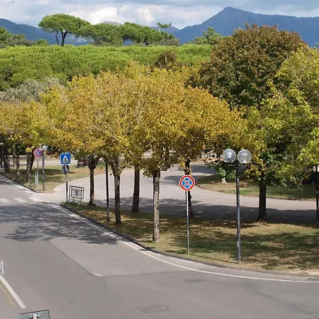 Il Pontile Holidays Apartment Marina di Pietrasanta